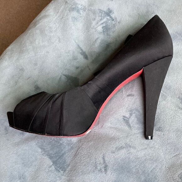 Paris Hilton platformโBowโDetailโPleatedโstilettoโheelsโsizeโ9โ1/2 - Picture 10 of 16